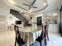 Phillips Avenue (D19), Terrace #572943521